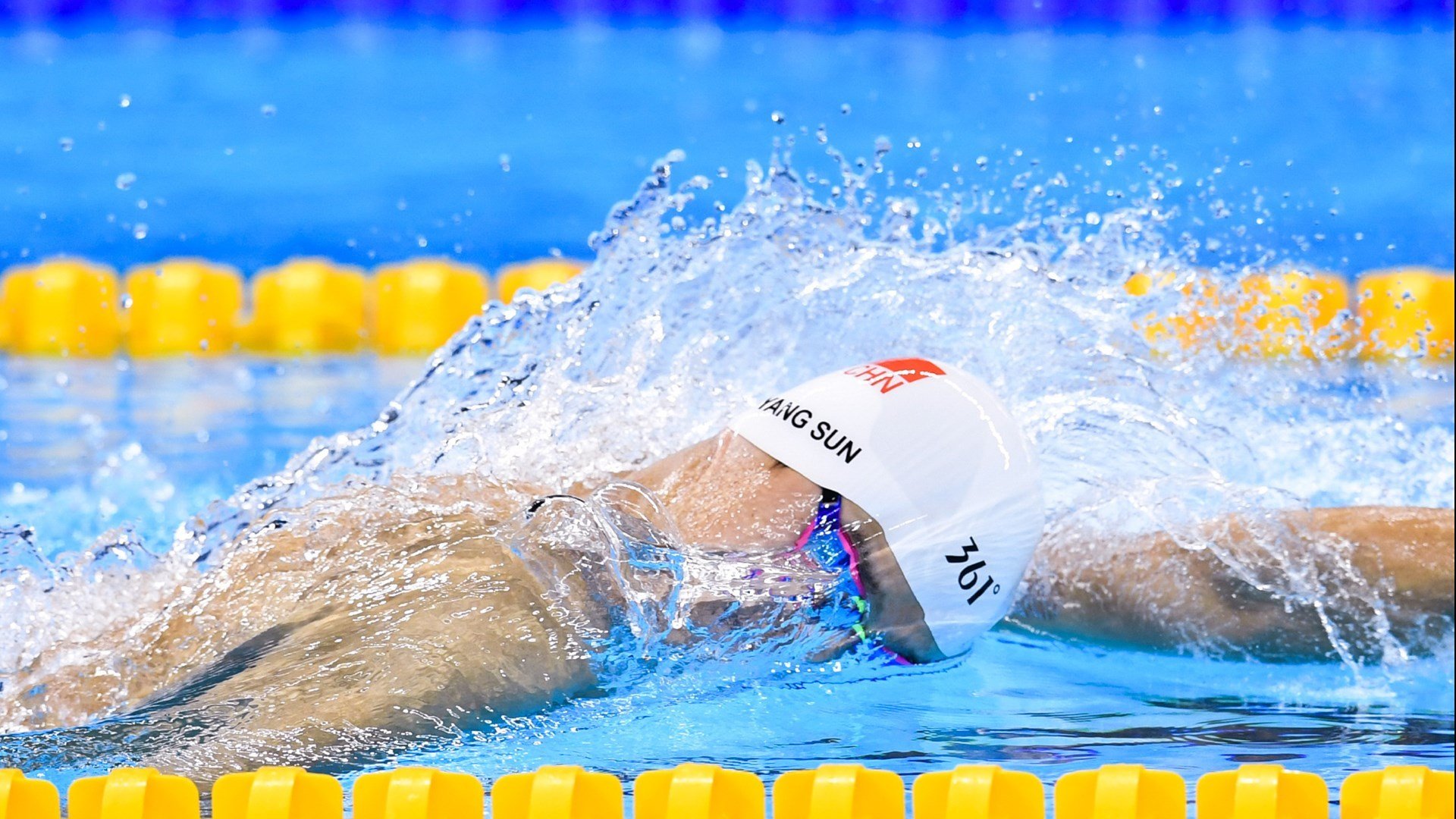 KAIYUN 中国大陆-LOL赛场英雄操作极致精彩，我lol赛场